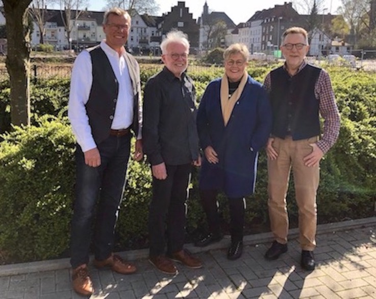 (v. l. n. r.: Dieter Korte (Vorsitzender), Hans Werner Krause, Dagmar Nitsch-Musikant, Josef Schlierkamp) Vorstand Ausbildungspaten Recklingausen